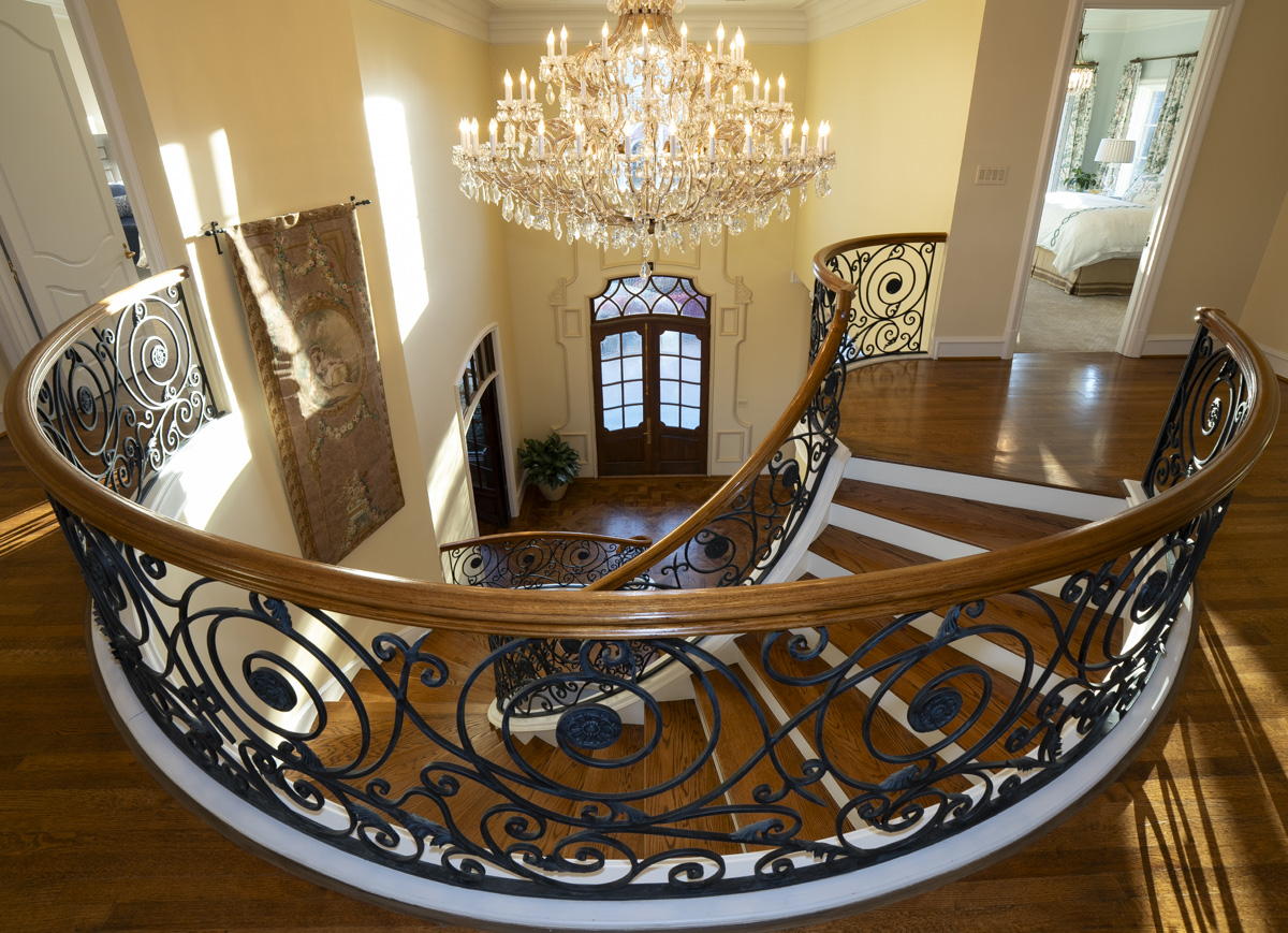 Le grand escalier et le lustre