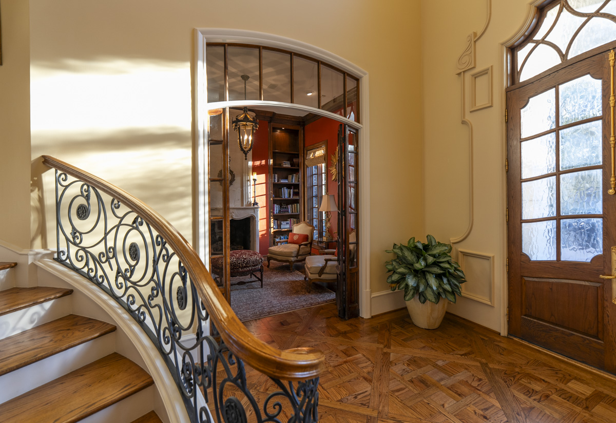 L'entrée et le bureau